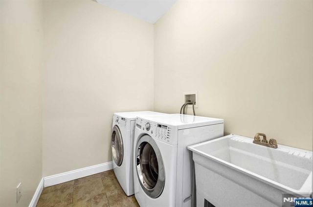 831 Pascack Road, Paramus, NJ 07652