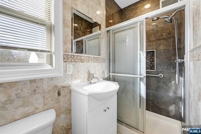 831 Pascack Road, Paramus, NJ 07652