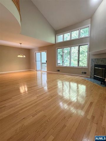 19 Lakeview Drive, Old Tappan, NJ 07675