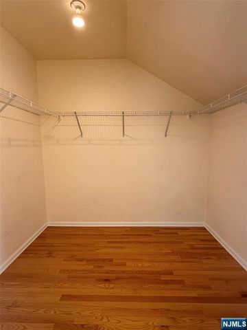 19 Lakeview Drive, Old Tappan, NJ 07675
