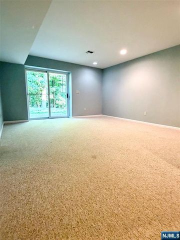 19 Lakeview Drive, Old Tappan, NJ 07675