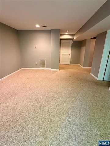 19 Lakeview Drive, Old Tappan, NJ 07675