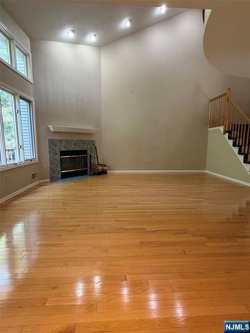 19 Lakeview Drive, Old Tappan, NJ 07675