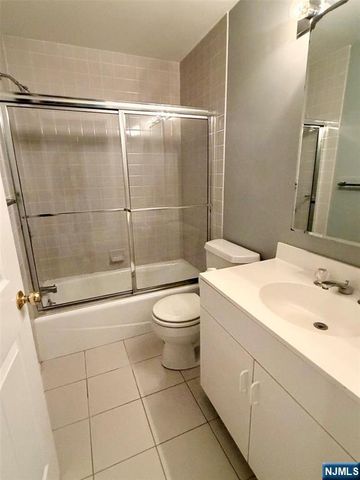 19 Lakeview Drive, Old Tappan, NJ 07675