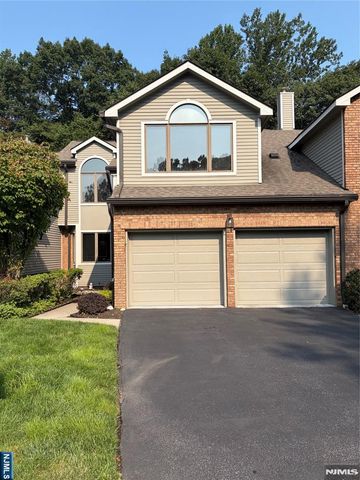 19 Lakeview Drive, Old Tappan, NJ 07675