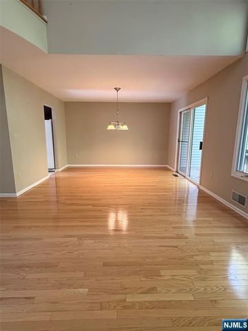 19 Lakeview Drive, Old Tappan, NJ 07675