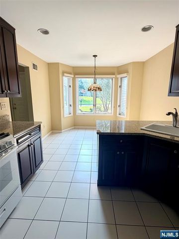 19 Lakeview Drive, Old Tappan, NJ 07675