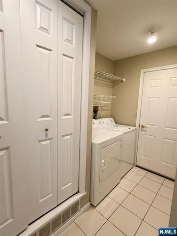 19 Lakeview Drive, Old Tappan, NJ 07675