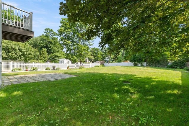 3 Summer St 2, Topsfield, MA 01983
