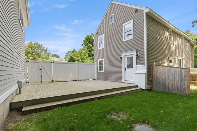 3 Summer St 2, Topsfield, MA 01983