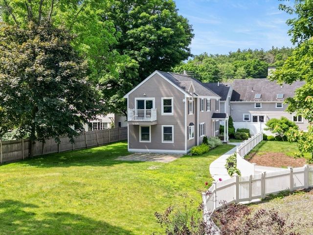 3 Summer St 2, Topsfield, MA 01983