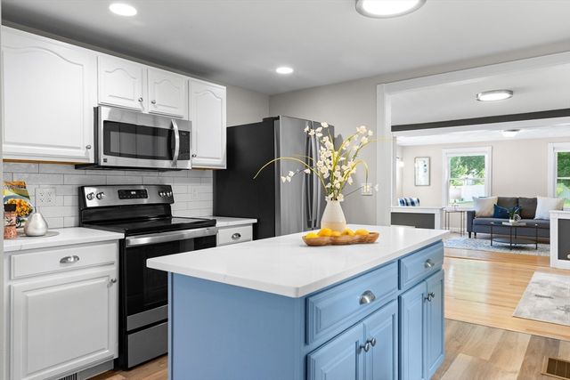 3 Summer St 2, Topsfield, MA 01983