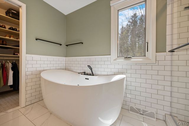 8037 Merrimac Drive, Manlius, NY 13104