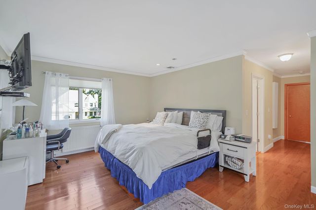 29 Seacove Lane, South Jamesport, NY 11901