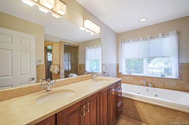 29 Seacove Lane, South Jamesport, NY 11901