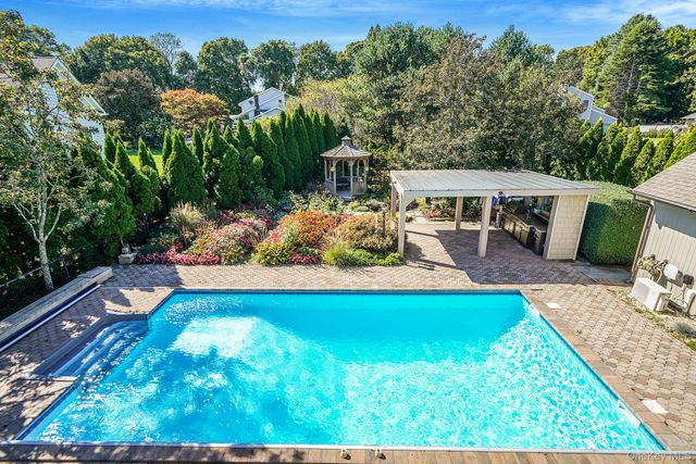29 Seacove Lane, South Jamesport, NY 11901
