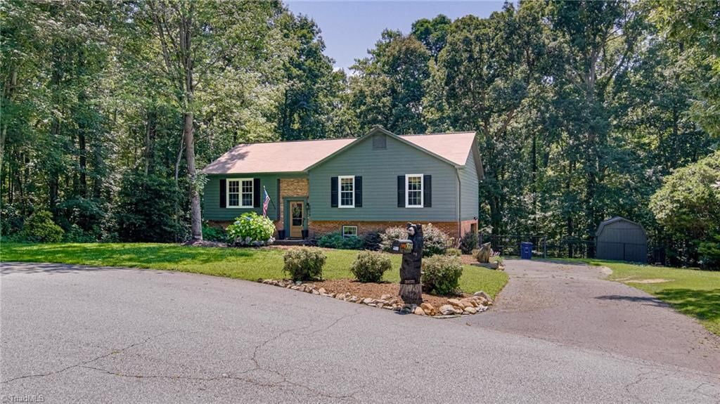 5974 Honeycomb Lane, Pfafftown, NC 27040