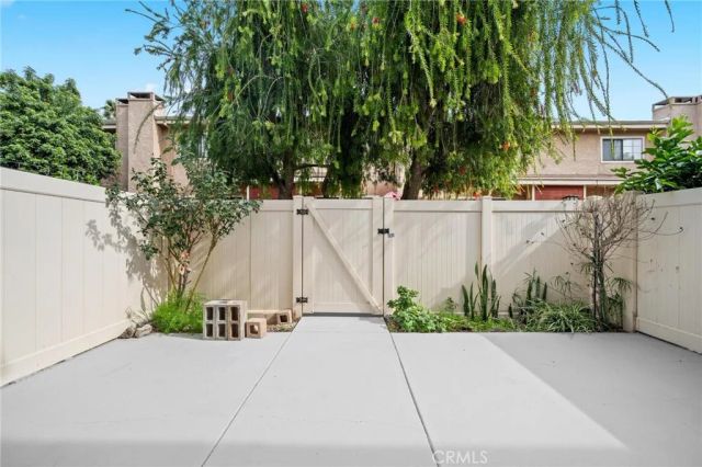 19018 Sherman Way 106, Reseda, CA 91335