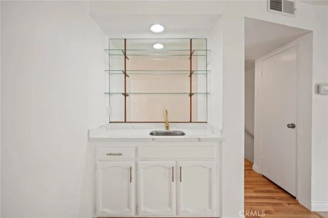 19018 Sherman Way 106, Reseda, CA 91335