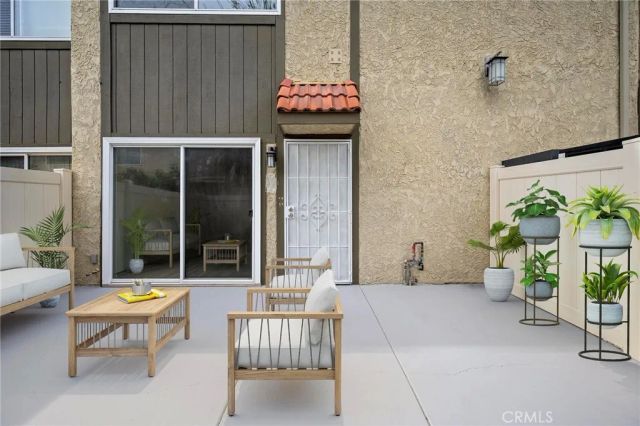 19018 Sherman Way 106, Reseda, CA 91335