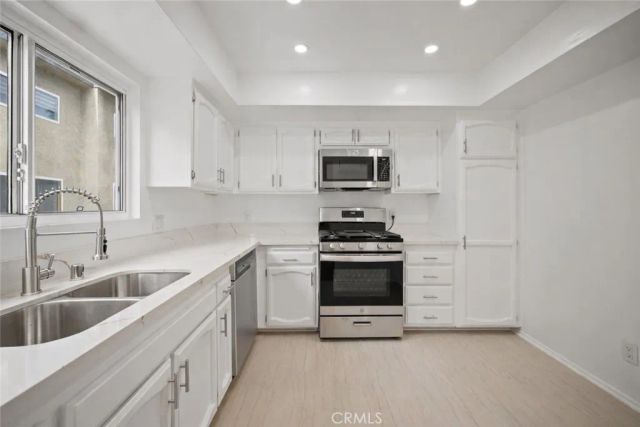 19018 Sherman Way 106, Reseda, CA 91335