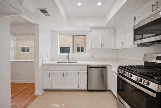 19018 Sherman Way 106, Reseda, CA 91335