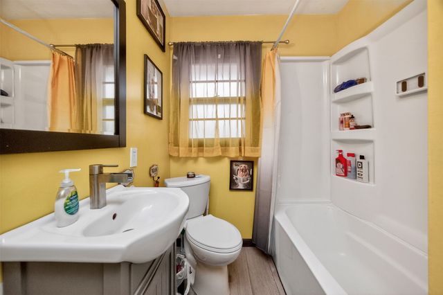 5176 NE 5th Street, Des Moines, IA 50313