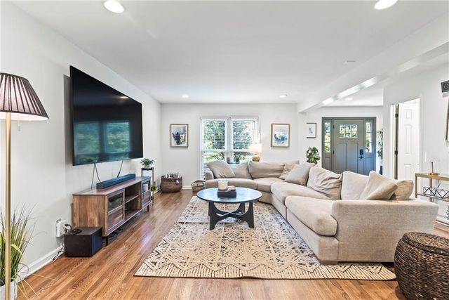 3201 Lakeridge SE Drive, Marietta, GA 30067