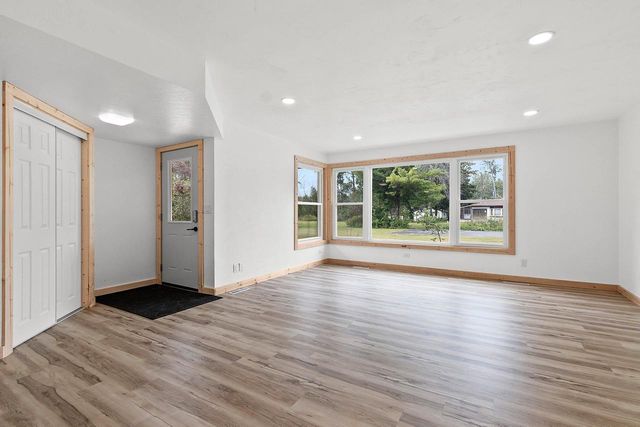 1529 LAKEVIEW DRIVE, Green Bay, WI 54313