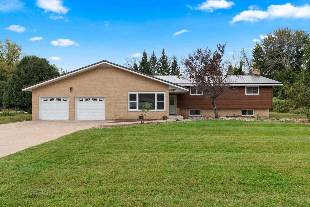 1529 LAKEVIEW DRIVE, Green Bay, WI 54313