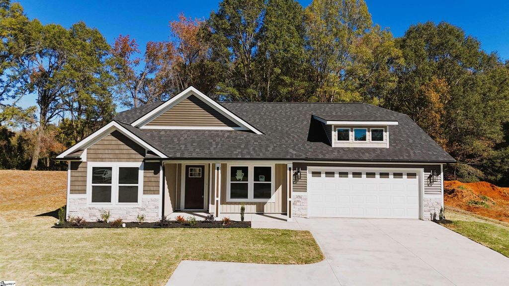 1168 W Rutledge Avenue, Gaffney, SC 29341