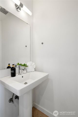 1546 Sturgus Avenue S, Seattle, WA 98144