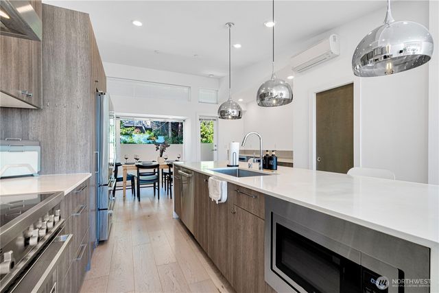 1546 Sturgus Avenue S, Seattle, WA 98144