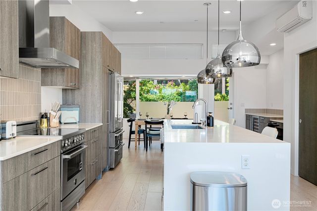 1546 Sturgus Avenue S, Seattle, WA 98144