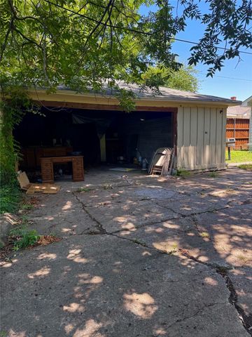 905 Grandview Avenue, Dallas, TX 75223
