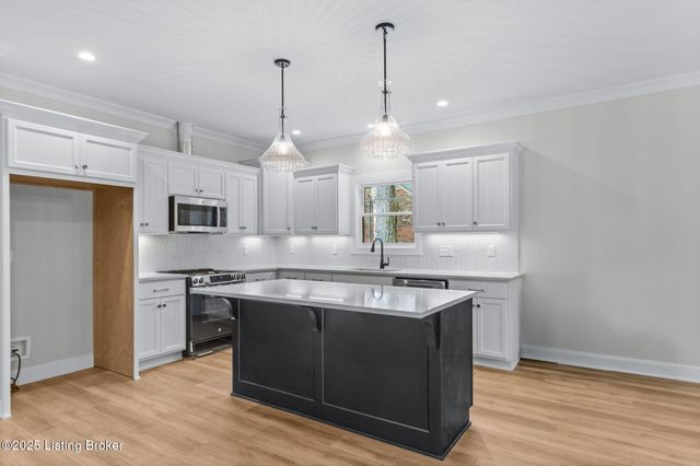 207 Cherry Hill Rd, Pewee Valley, KY 40056