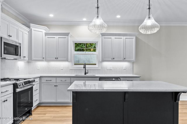 207 Cherry Hill Rd, Pewee Valley, KY 40056