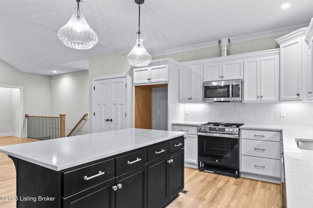 207 Cherry Hill Rd, Pewee Valley, KY 40056