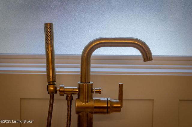 207 Cherry Hill Rd, Pewee Valley, KY 40056