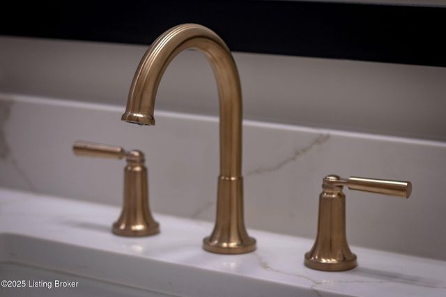 207 Cherry Hill Rd, Pewee Valley, KY 40056