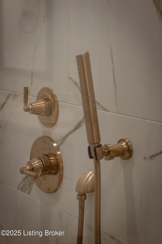 207 Cherry Hill Rd, Pewee Valley, KY 40056