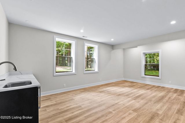 207 Cherry Hill Rd, Pewee Valley, KY 40056