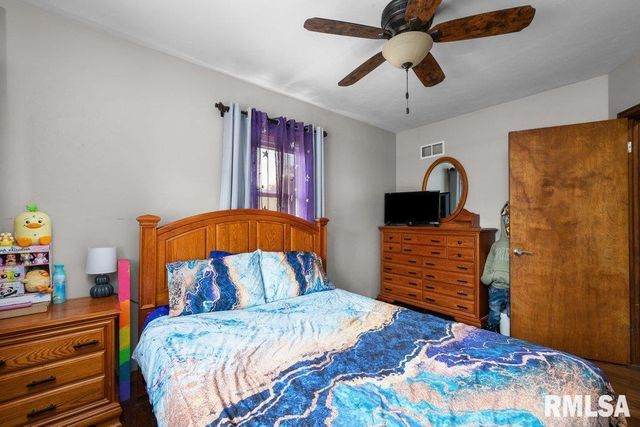 3430 W LOCUST Street, Davenport, IA 52804