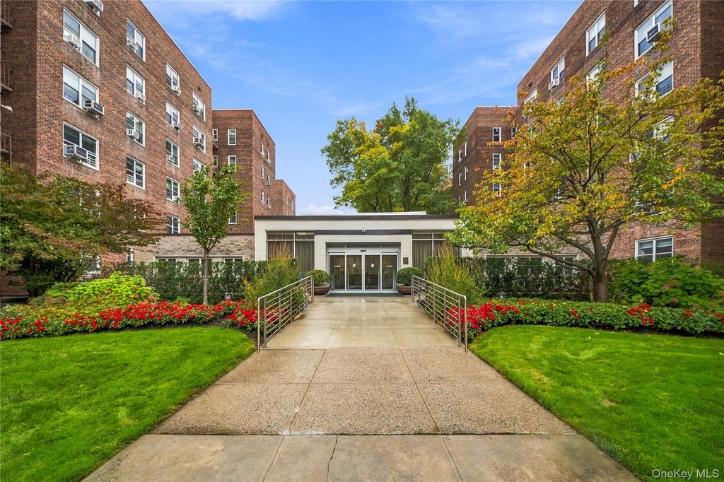 112-20 72ND Drive APT D25, Forest Hills, NY 11375 — exterior