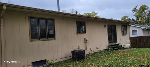 7624 Wirt Street, Omaha, NE 68134