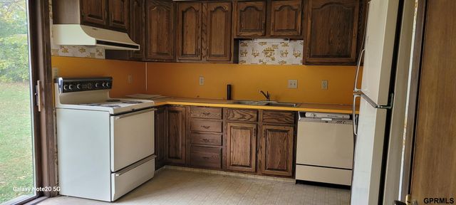 7624 Wirt Street, Omaha, NE 68134