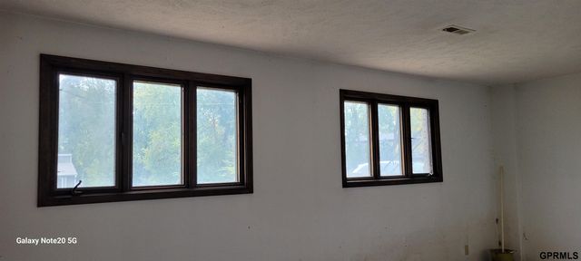 7624 Wirt Street, Omaha, NE 68134