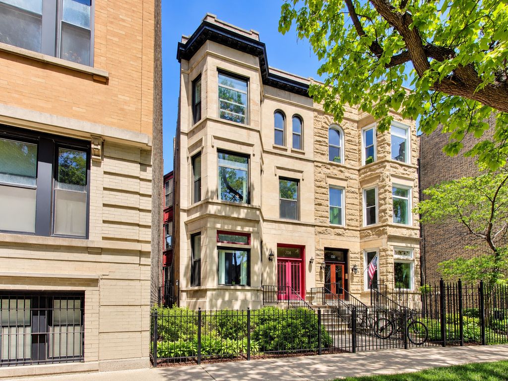 708 W Buckingham Place G, Chicago, IL 60657