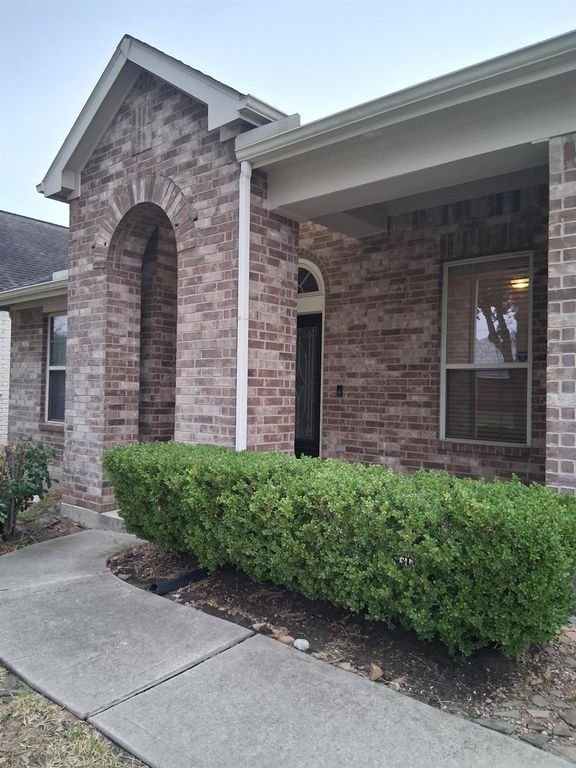3651 Raintree Village Drive, Katy, TX 77449