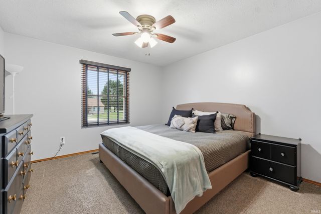 426 E Lynnwood Drive, Warsaw, IN 46580